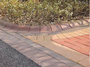 公園沿路磚鋪設